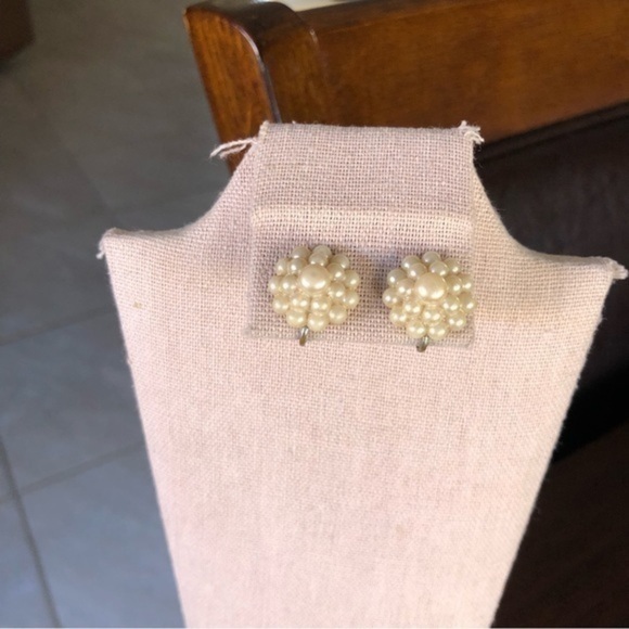 Vintage Screw back Earrings - Picture 1 of 4